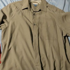 Men's short sleeved button up shirt